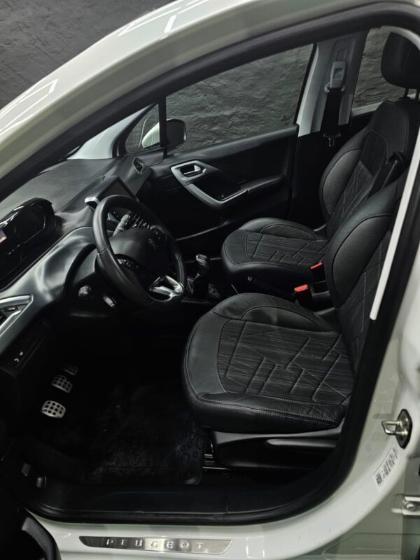 Peugeot 208 Pack Cuir - Image 8