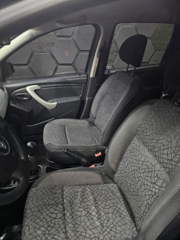 Renault Duster Expression 1.6 - Image 10