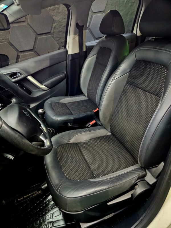 Citroën C3 1.6 VTi 115 Exclusive - Image 12