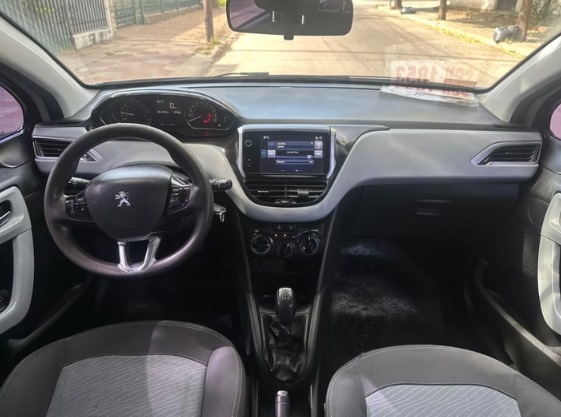 Peugeot 208 Allure 1.6 Touchscreen Mod: 2015 - Image 3