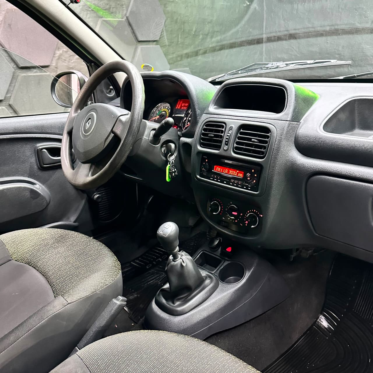 Renault Clio Mio Confort 1.2 Mod:2013 - Image 6