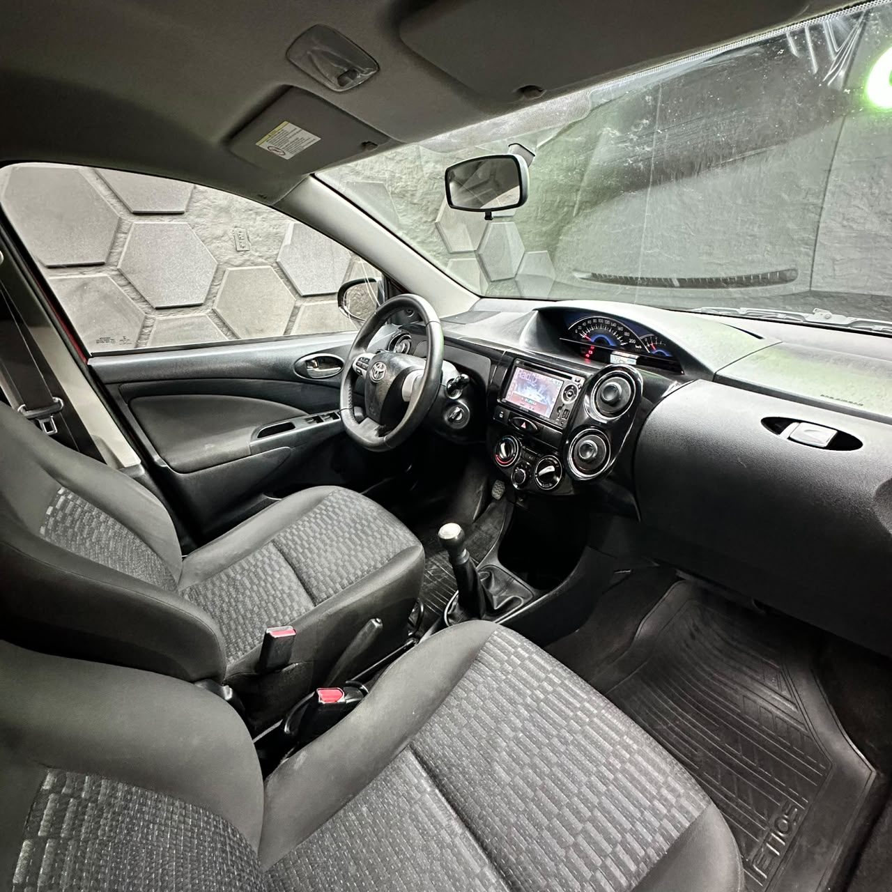 TOYOTA ETIOS XLS 1.5 M/T Mod:2013 - Image 9