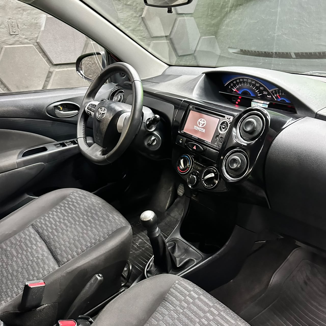 TOYOTA ETIOS XLS 1.5 M/T Mod:2013 - Image 8