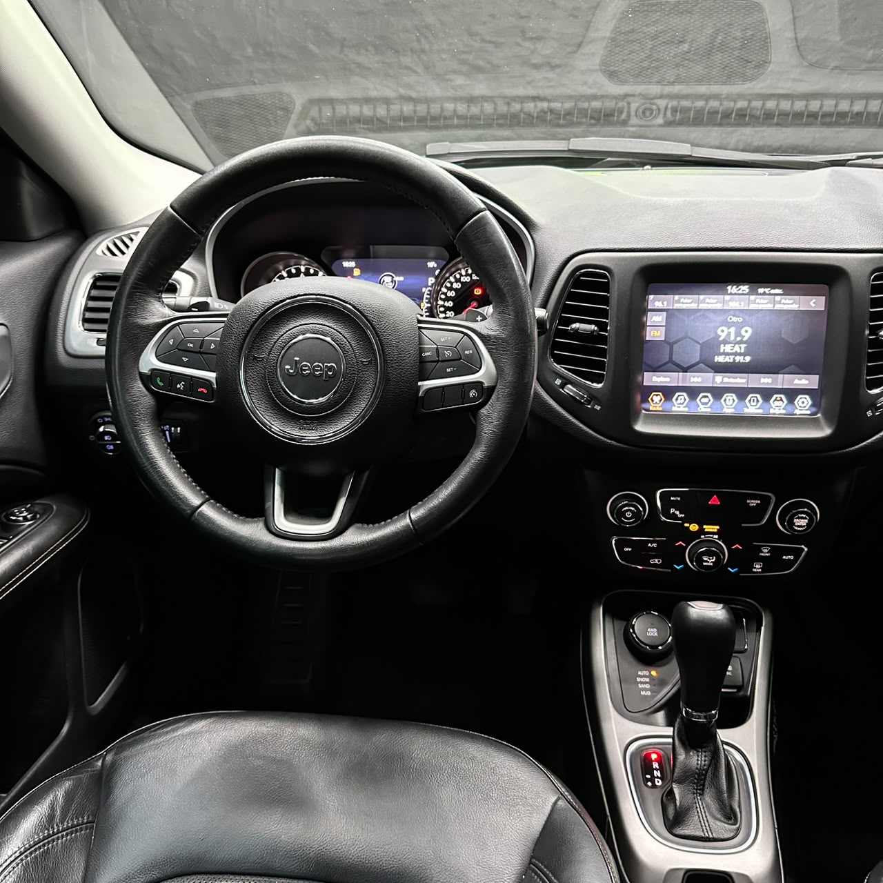 Jeep Compass 2.4 Longitude At9 4x4 2019 - Image 9